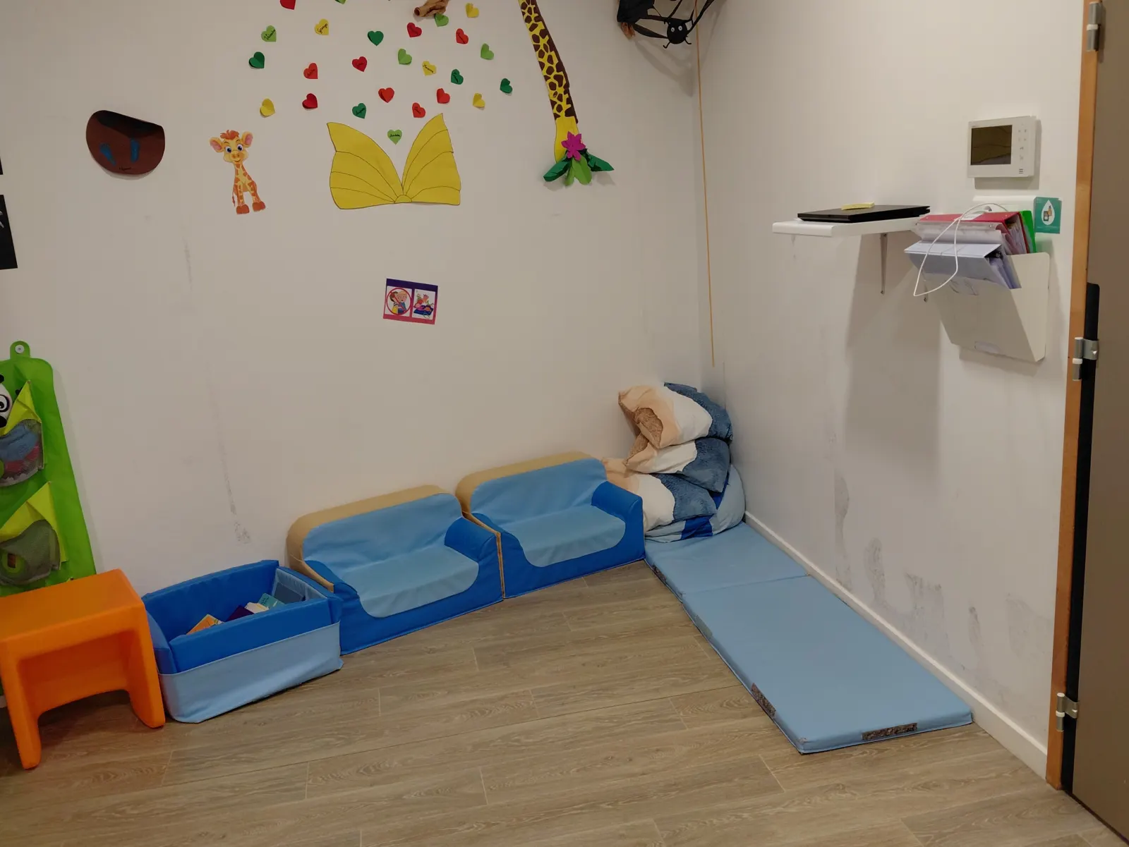 Coin repos et lecture de la micro-crèche Les Petites Merveilles de Lamarck
