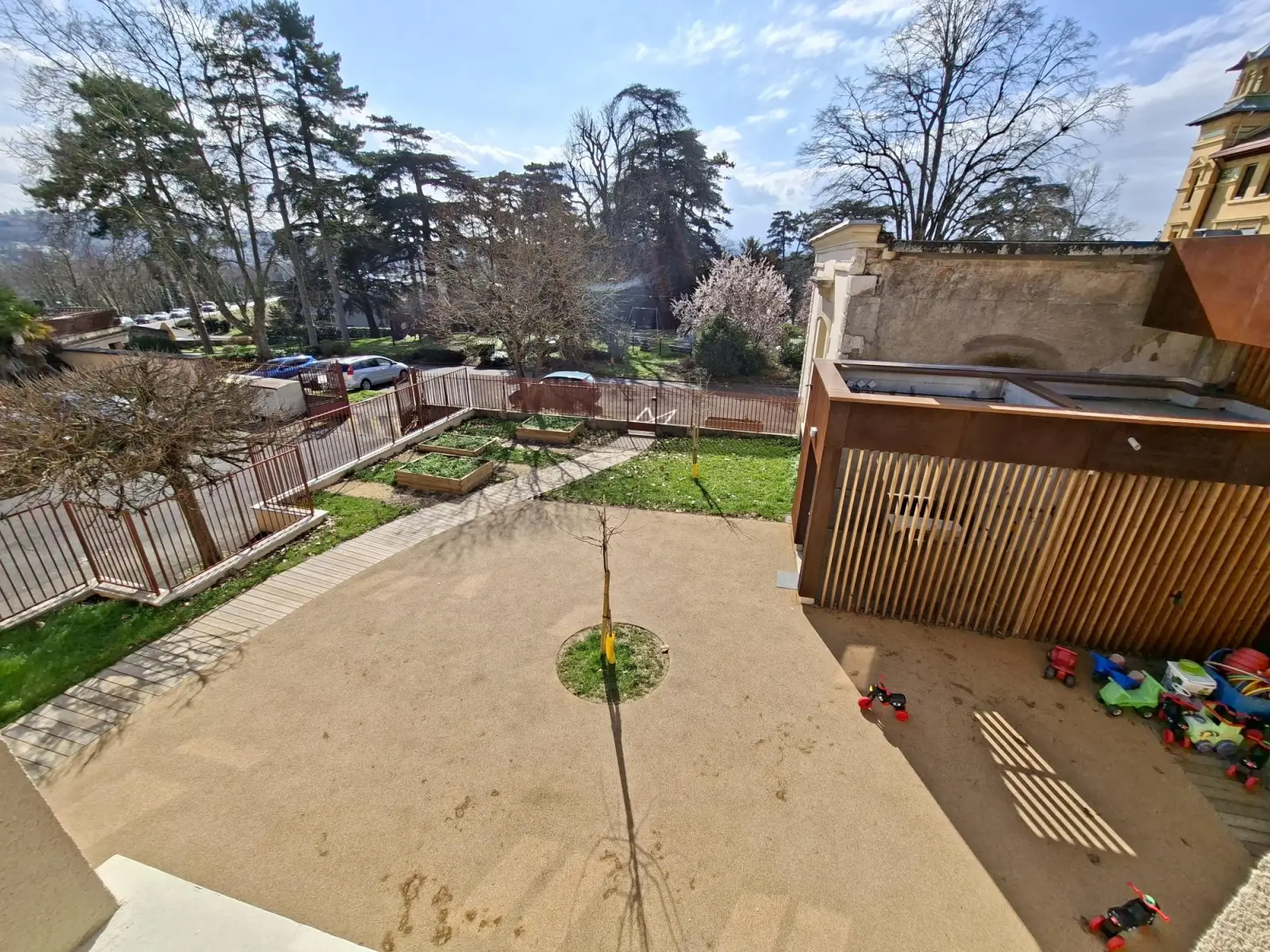 Un <strong>nouveau bâtiment</strong> écoresponsable, au cœur de Chazay-d'Azergues