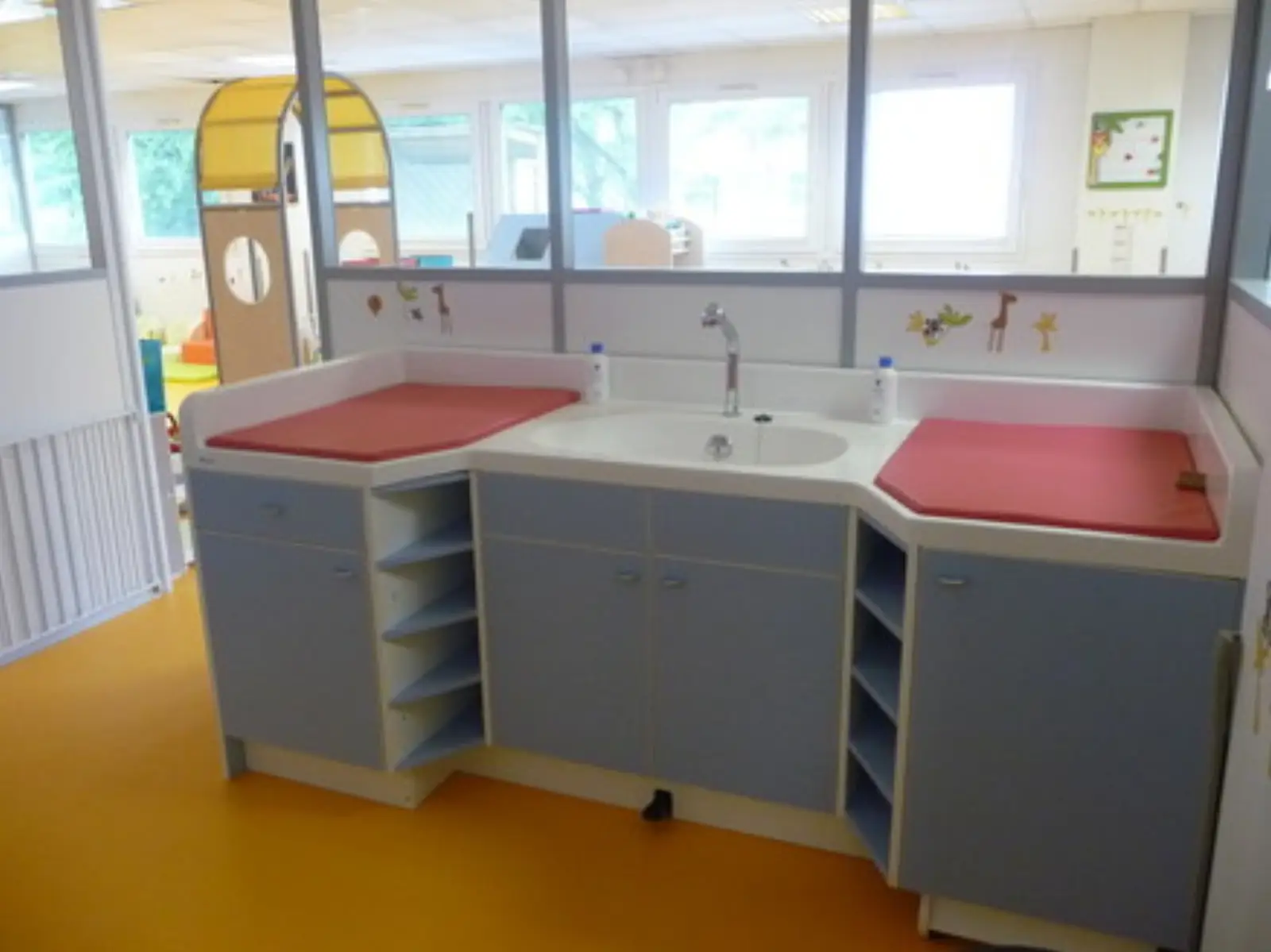Espace change et toilettes de la micro-crèche Kiddy à Crolles