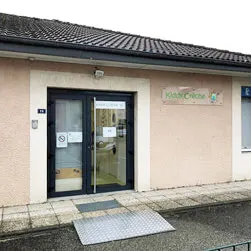 Entrée de la micro-crèche Kiddy Farm à Pontcharra