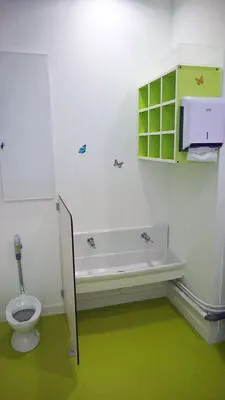 Sanitaires adaptés aux enfants à Kiddy Farm, Pontcharra