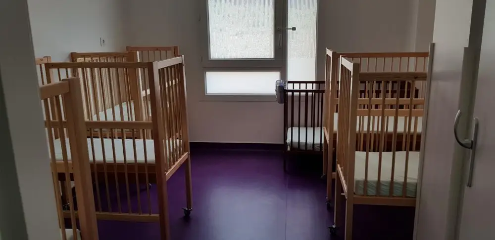 Dortoir des bébés à la micro-crèche Les petites découvertes