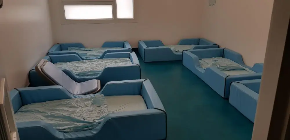 Dortoir des grands à la micro-crèche Les petites découvertes