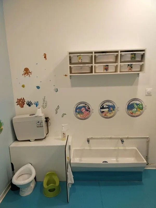 Salle de change et d'hygiène de la micro-crèche à Strasbourg Robertsau