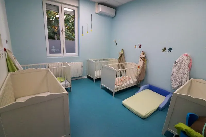 Dortoir lumineux de la micro-crèche Les Chérubins de Mommenheim