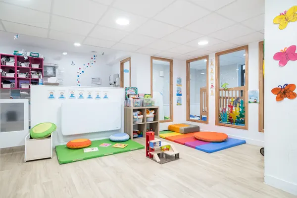 Salle principale de la micro-crèche Les Explorateurs de Nogent Village