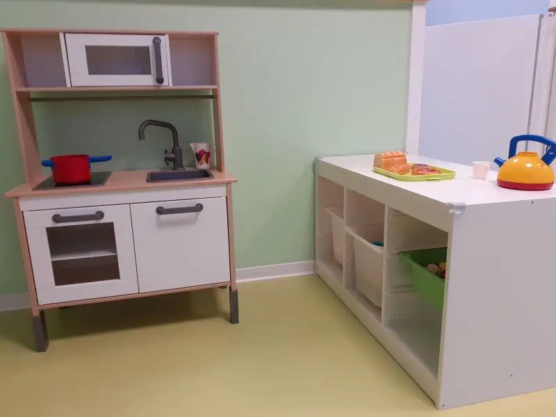 Coin cuisine et jeux d'imitation de la micro-crèche Les Ratatouilles des Chérubins