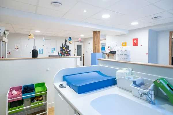 Espace de change de la micro-crèche de Saint-Germain-en-Laye