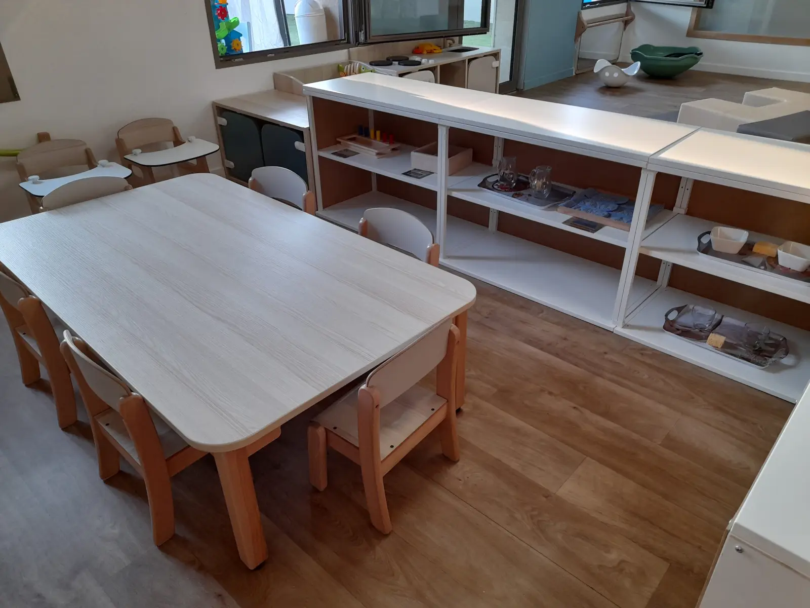 Espace communauté enfantine de la micro-crèche Baby Montessori à Villeneuve-lès-Avignon