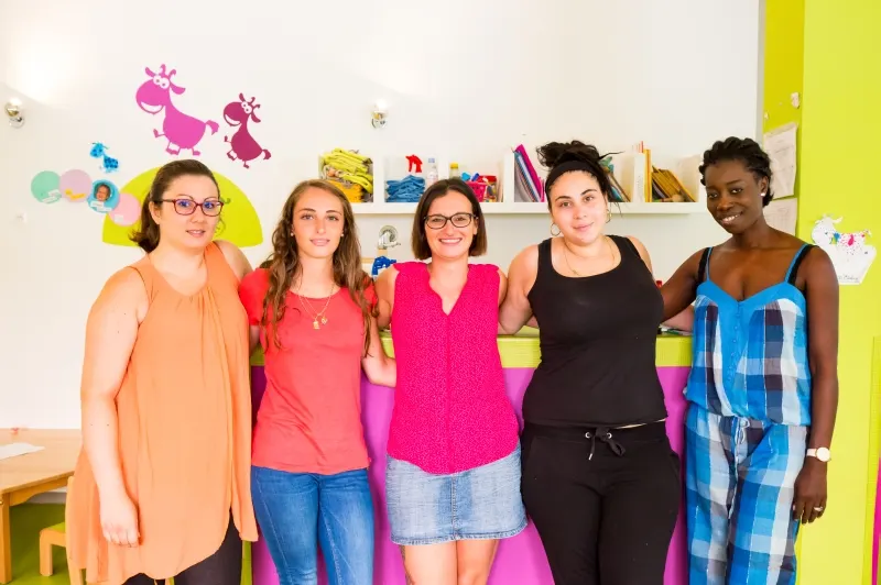 L'équipe de la micro-crèche Les P'tits Eterlous, rue Marbeuf à Grenoble