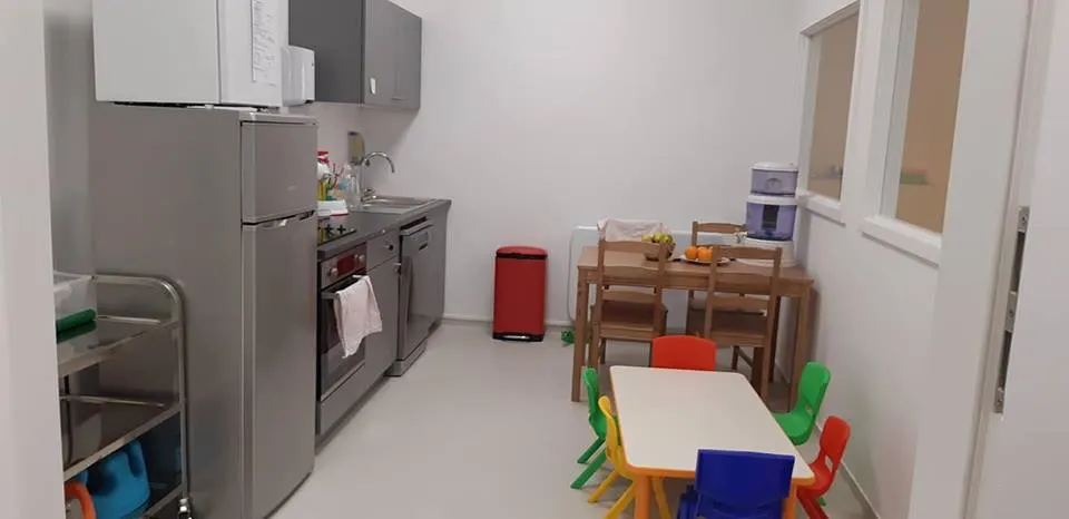 Cuisine et coin repas des enfants à la micro-crèche Jules et Rose 3 d'Horbourg-Wihr