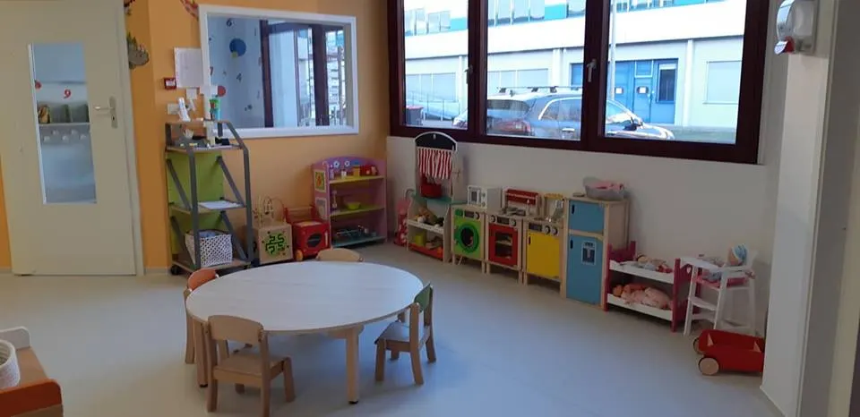 Salle d'activités et de jeux à la micro-crèche Jules et Rose 3 d'Horbourg-Wihr