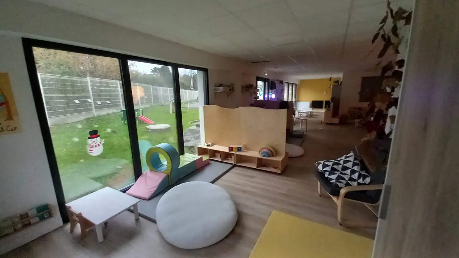 Espace motricité intérieur de la micro-crèche Baby Montessori à Lanester