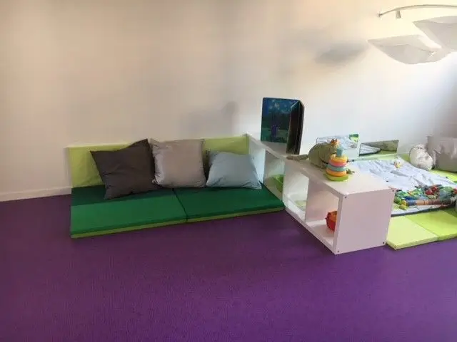 Coin cocooning et lecture de la micro-crèche Les Chérubins d'Ittenheim