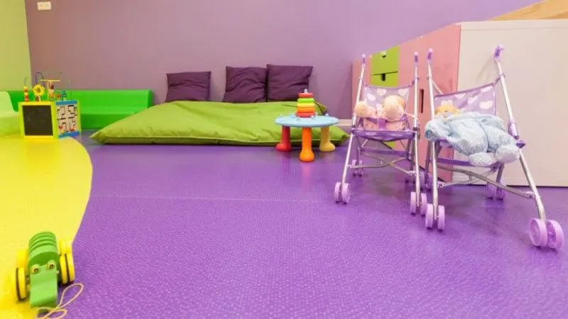 Coin jeux d'imitation avec poussettes à la micro-crèche l'Avancée des Chérubins