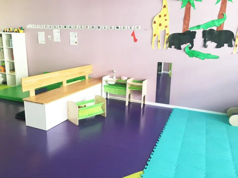 Espace de repos et coin lecture de la micro-crèche l'Avancée des Chérubins à Strasbourg