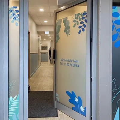 Entrée de la micro-crèche Léon, 20 rue Léon Jouhaux à Paris 10e
