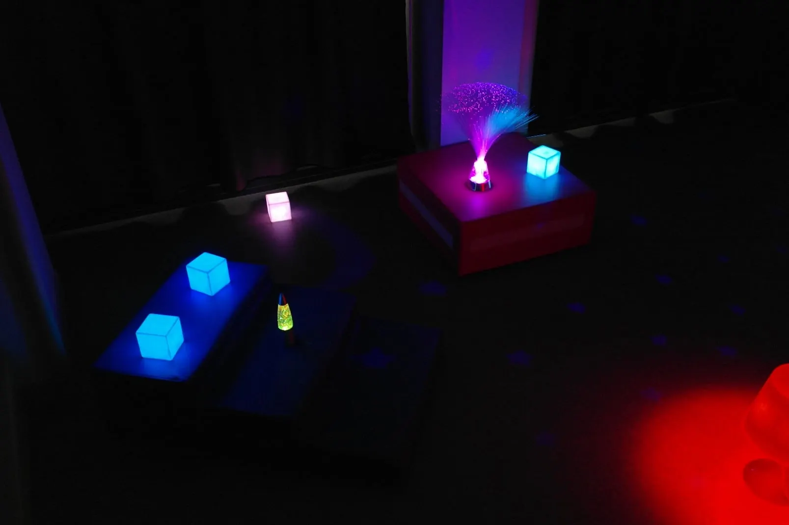Coin d'éveil sensoriel lumineux de la micro-crèche Jeux de mots à Cornebarrieu