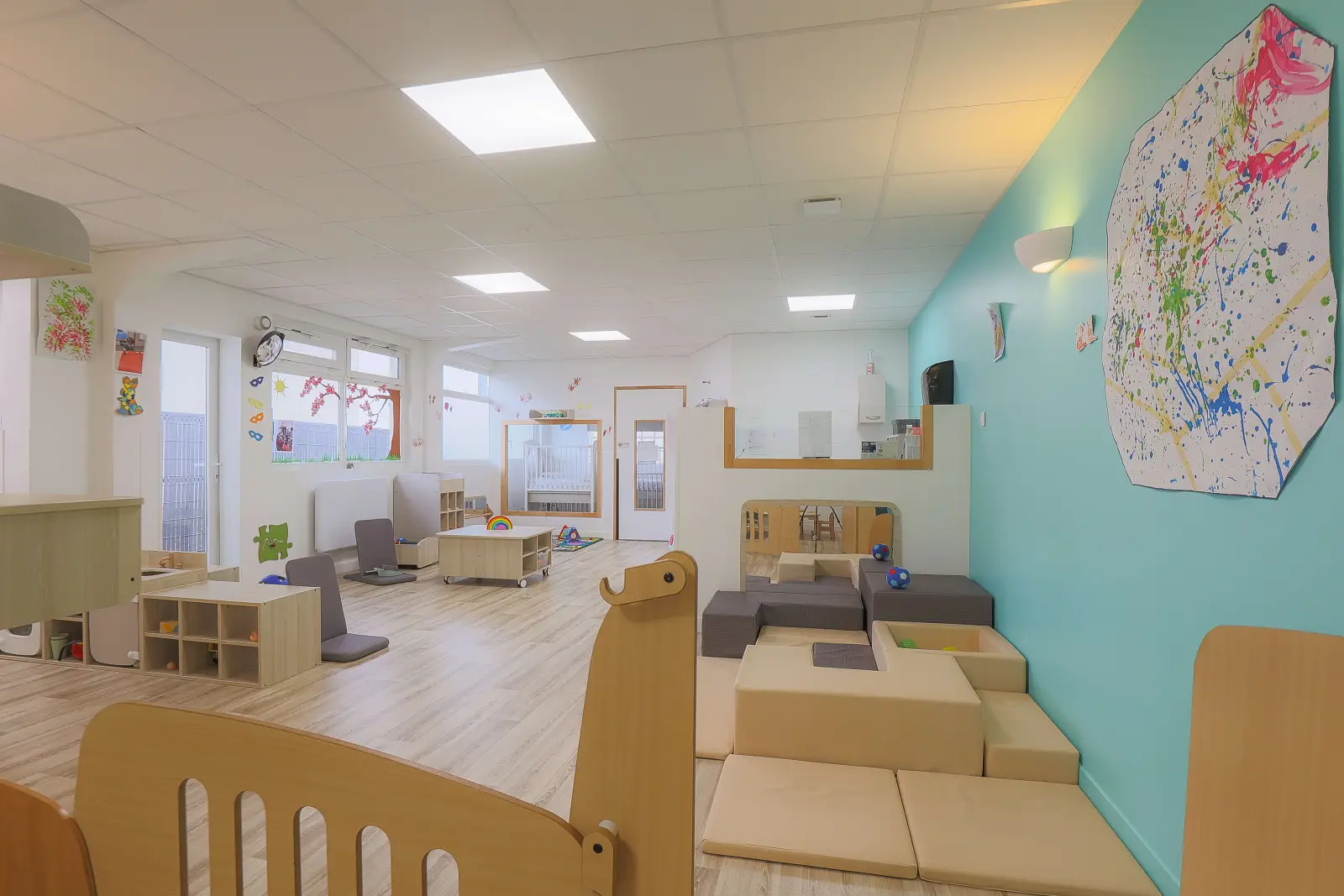 Coin lecture et activités de la micro-crèche Baby Montessori à Maisons-Laffitte Longueil