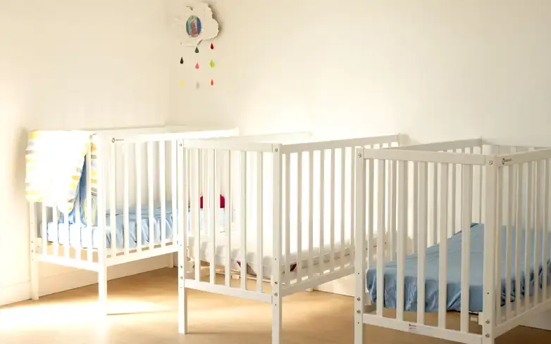 Dortoir des bébés de la micro-crèche YouBee For Kids Zéphyr au Barp