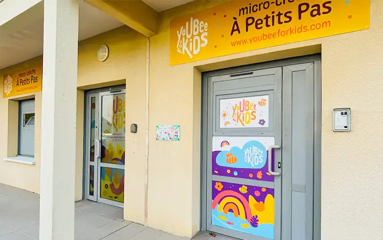 Façade et entrée de la micro-crèche À Petits Pas à Marcheprime