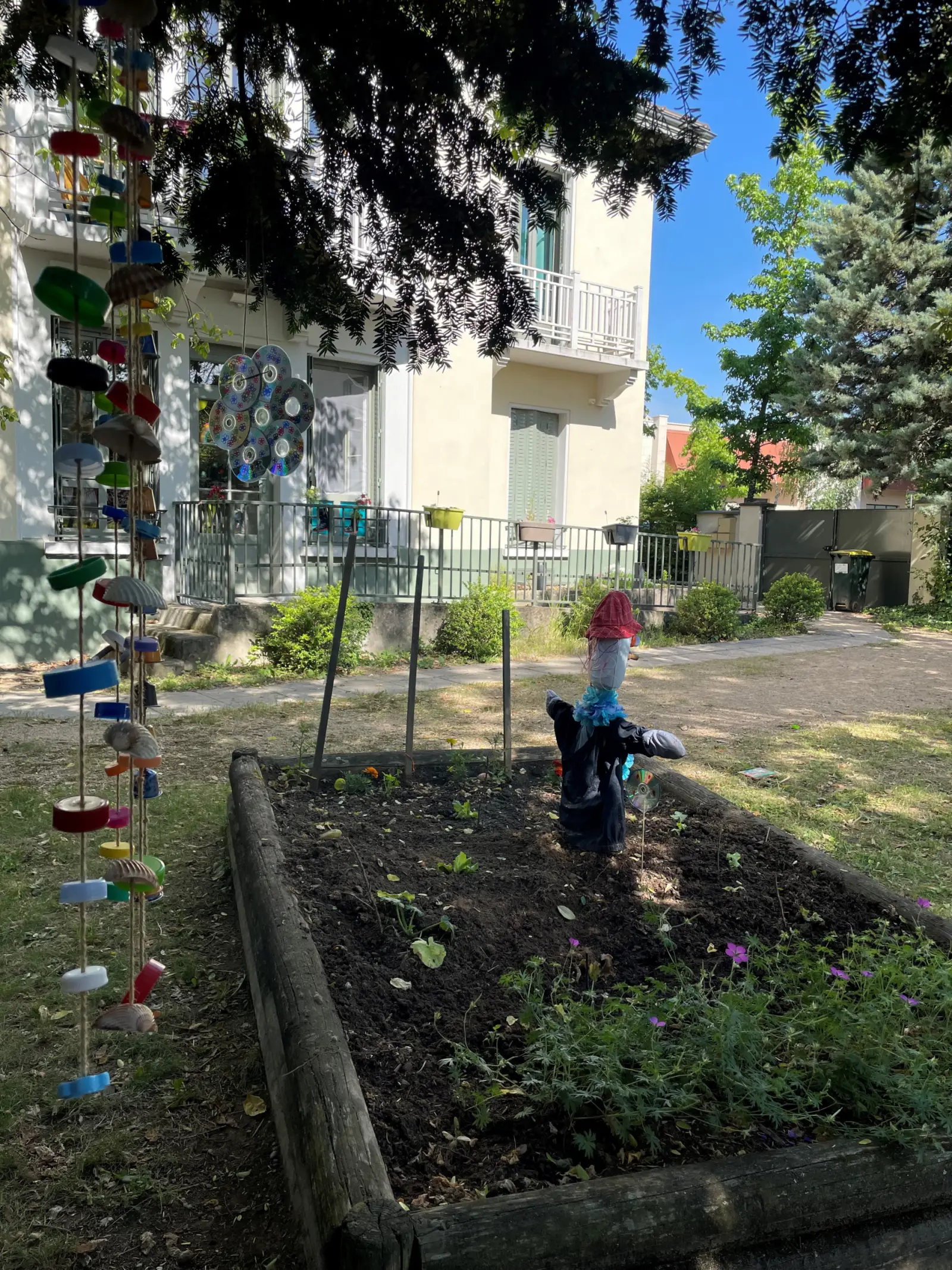 Une micro-crèche <strong>dans une maison avec jardin et potager</strong>, au cœur de Francheville