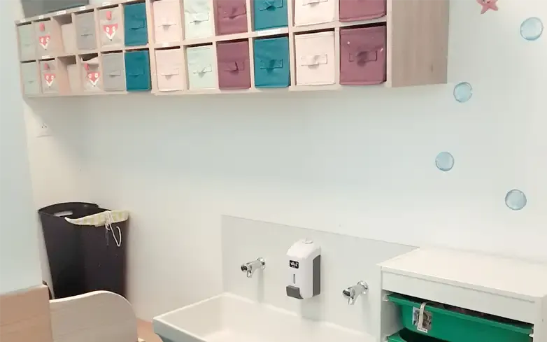 Espace de change et de toilette de la micro-crèche La Calanque à Ensuès-la-Redonne