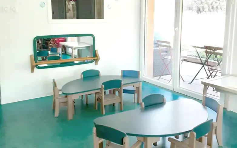 Salle de vie de la micro-crèche La Calanque à Ensuès-la-Redonne