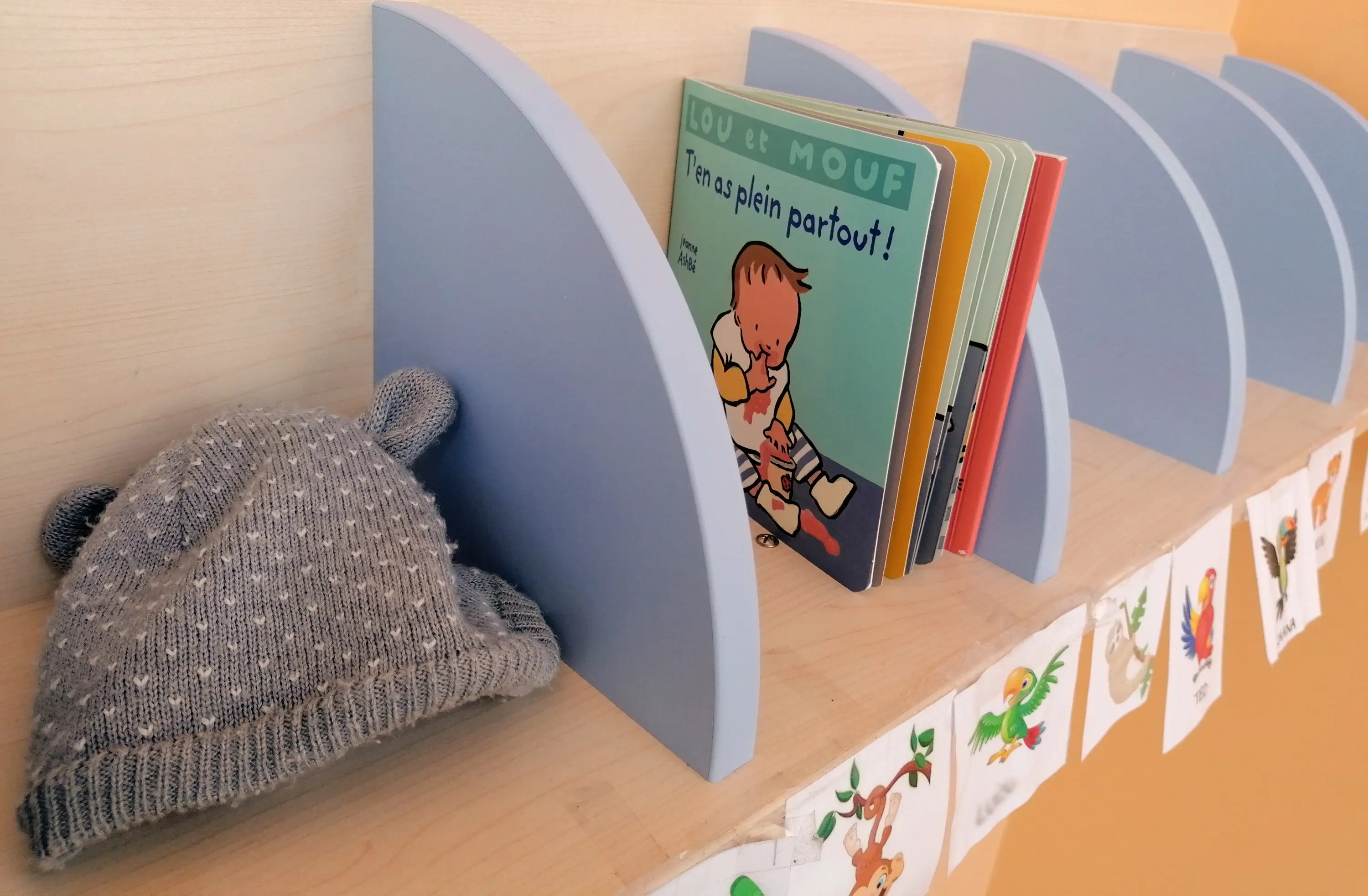 Coin lecture et éveil aménagé à la micro-crèche Kikak de Louhossoa