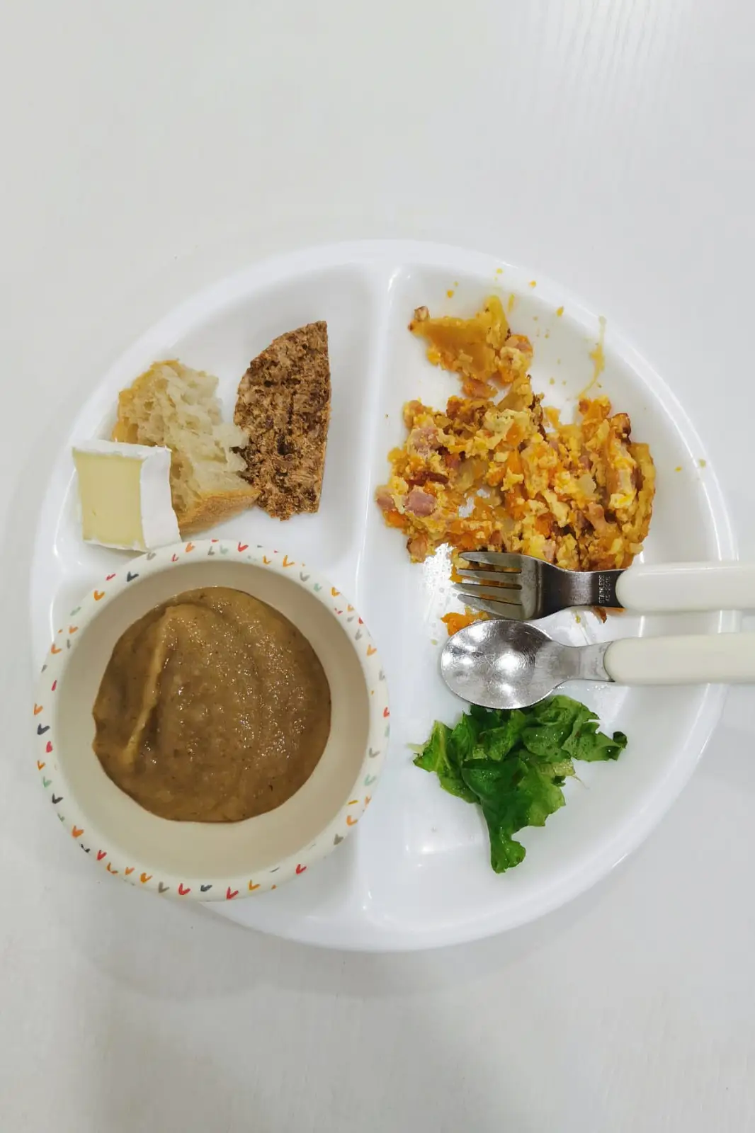 Repas équilibré préparé par le traiteur ON EGIN à la micro-crèche Kikak