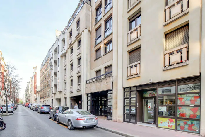 Façade et entrée de la crèche Levallois Aufan, rue Marius Aufan