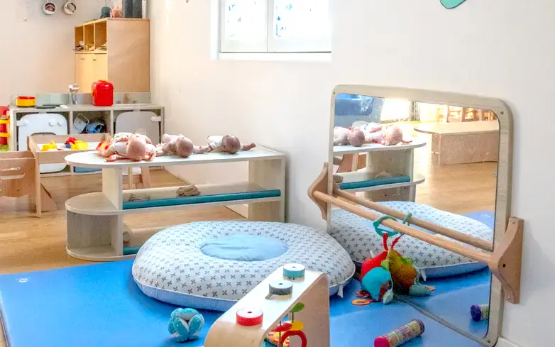 Espace d'éveil pour les bébés à la micro-crèche Crès'n'Do au Crès