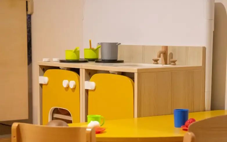 Espace cuisine dînette de la micro-crèche Castel'Minots à Castelnau-le-Lez