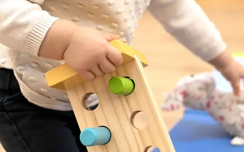 Éveil des bébés à la micro-crèche Castel'Minots à Castelnau-le-Lez