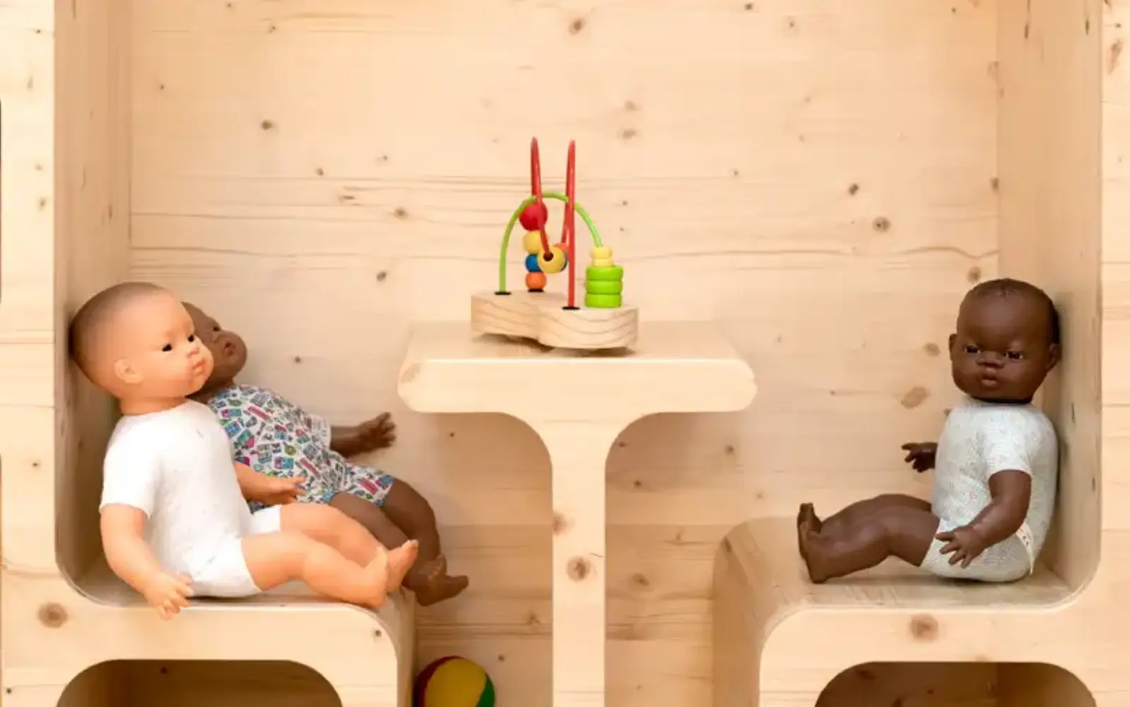 Poupées d'éveil à la diversité à la micro-crèche Les Blobs Trotteurs, Marseille