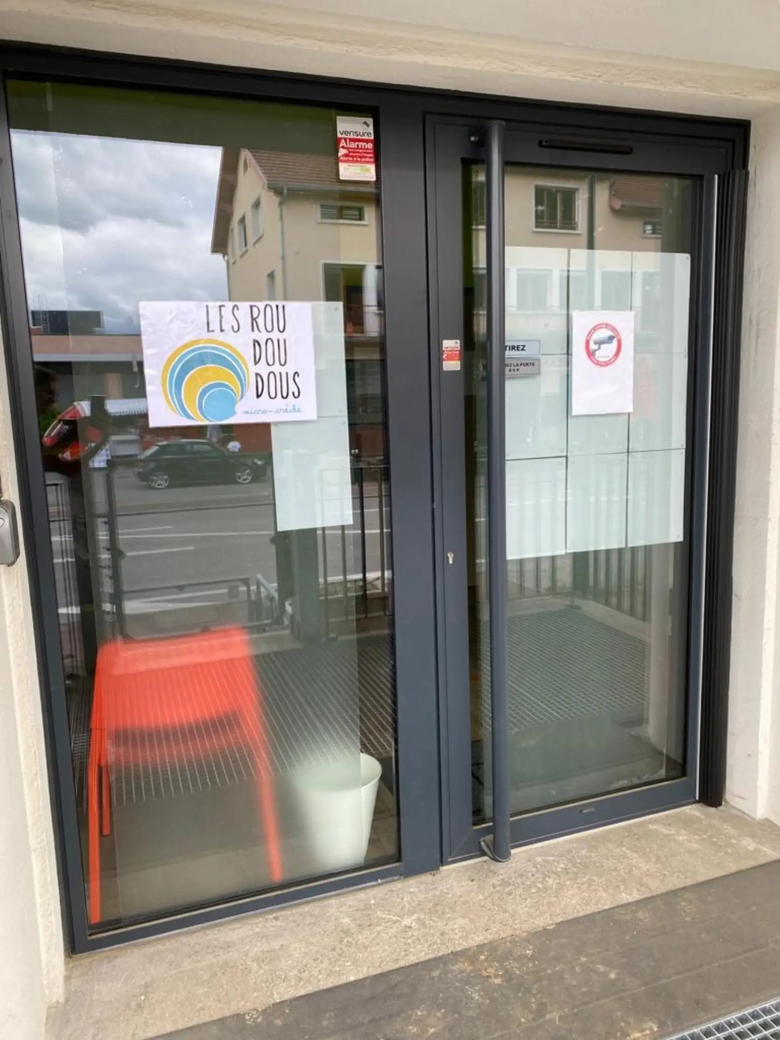 Entrée de la micro-crèche Les Roudoudous à Valleiry