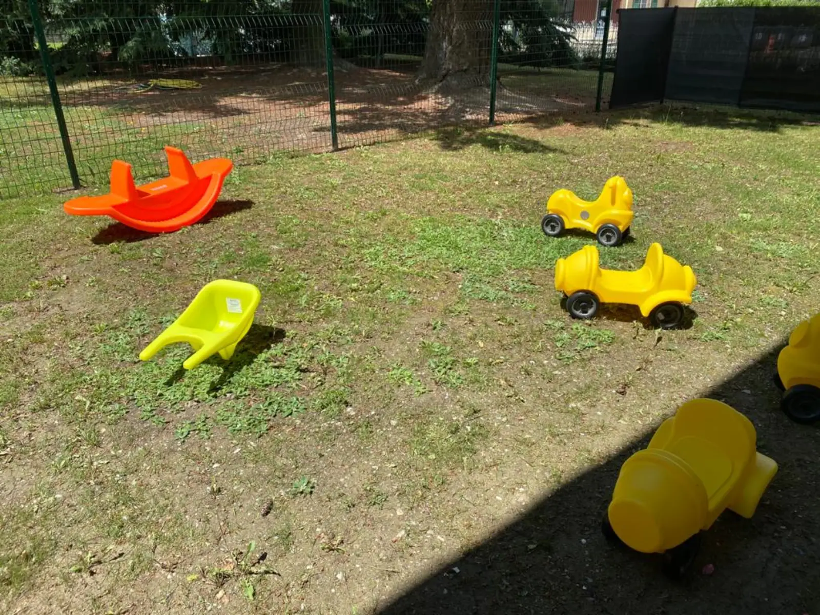 Une micro-crèche <strong>flambant neuve</strong>, jardin et verger inclus