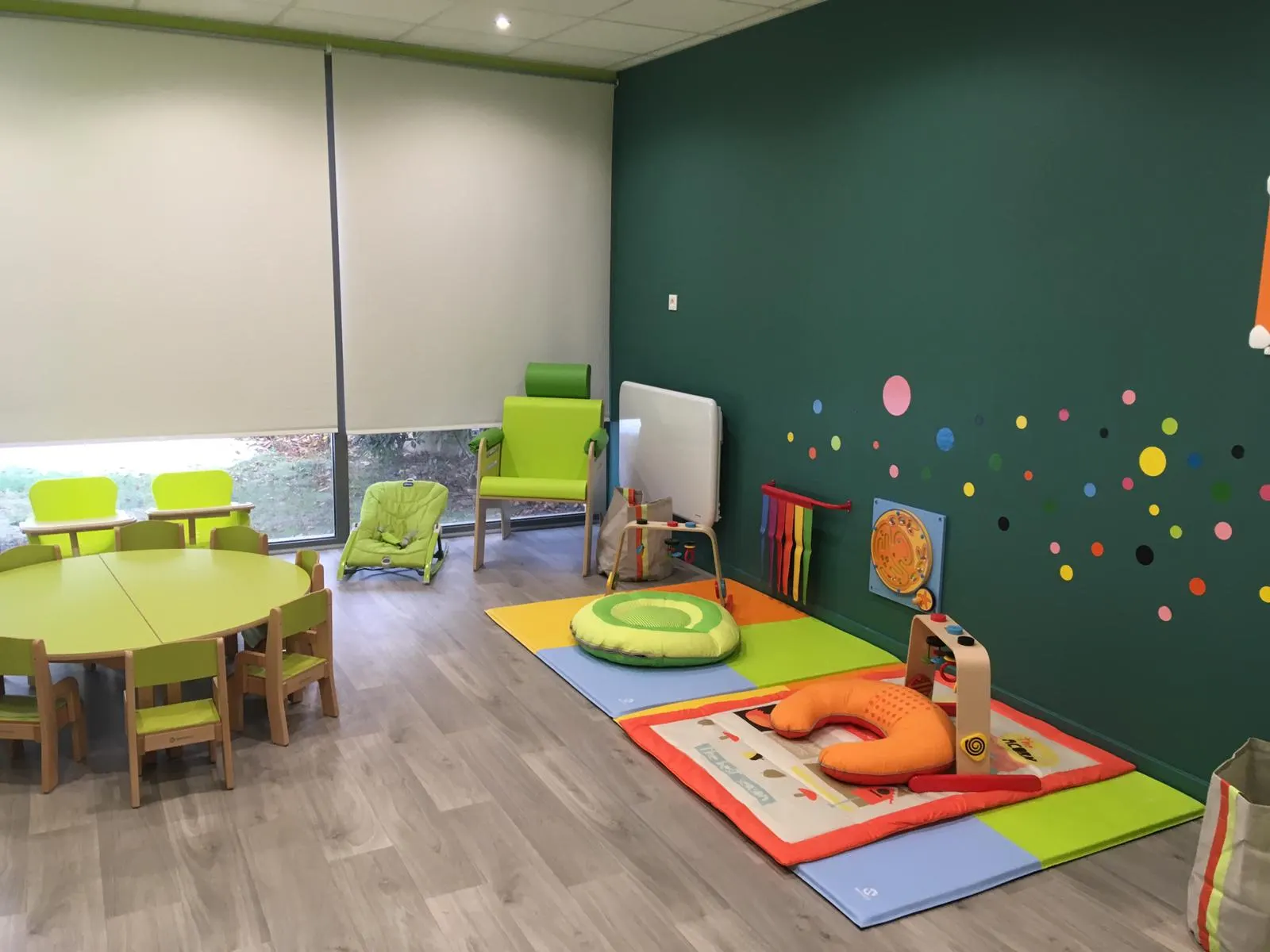 Salle d'éveil de la micro-crèche Les Roudoudous Belle Aire à Saint-Julien-en-Genevois