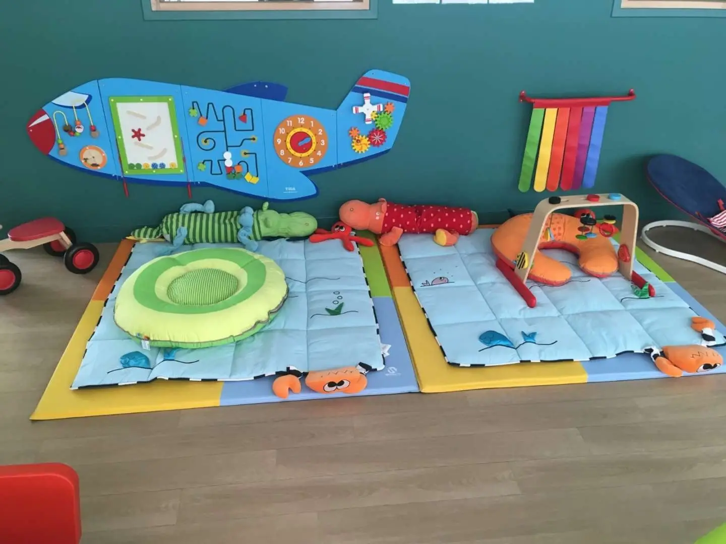 Coin motricité des bébés à la micro-crèche Les Roudoudous d'Etrembières