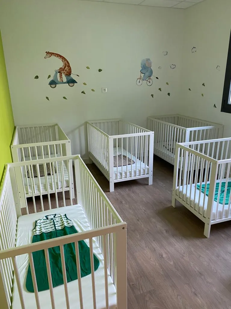 Dortoir des bébés à la micro-crèche Les Roudoudous de Cornier