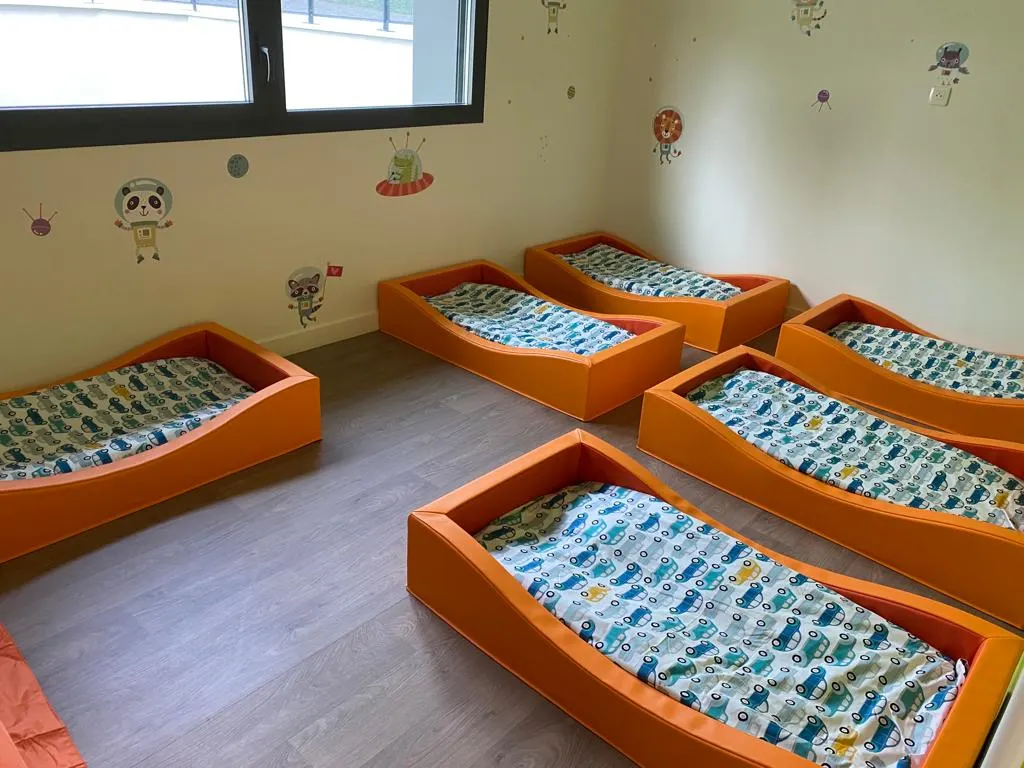 Dortoir des grands à la micro-crèche Les Roudoudous de Cornier