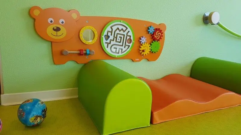 Mur d'éveil sensoriel de la micro-crèche Les Chérubins de Staffelfelden