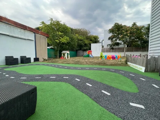 Circuit du jardin extérieur de la micro-crèche Les Chérubins de La Rochelle