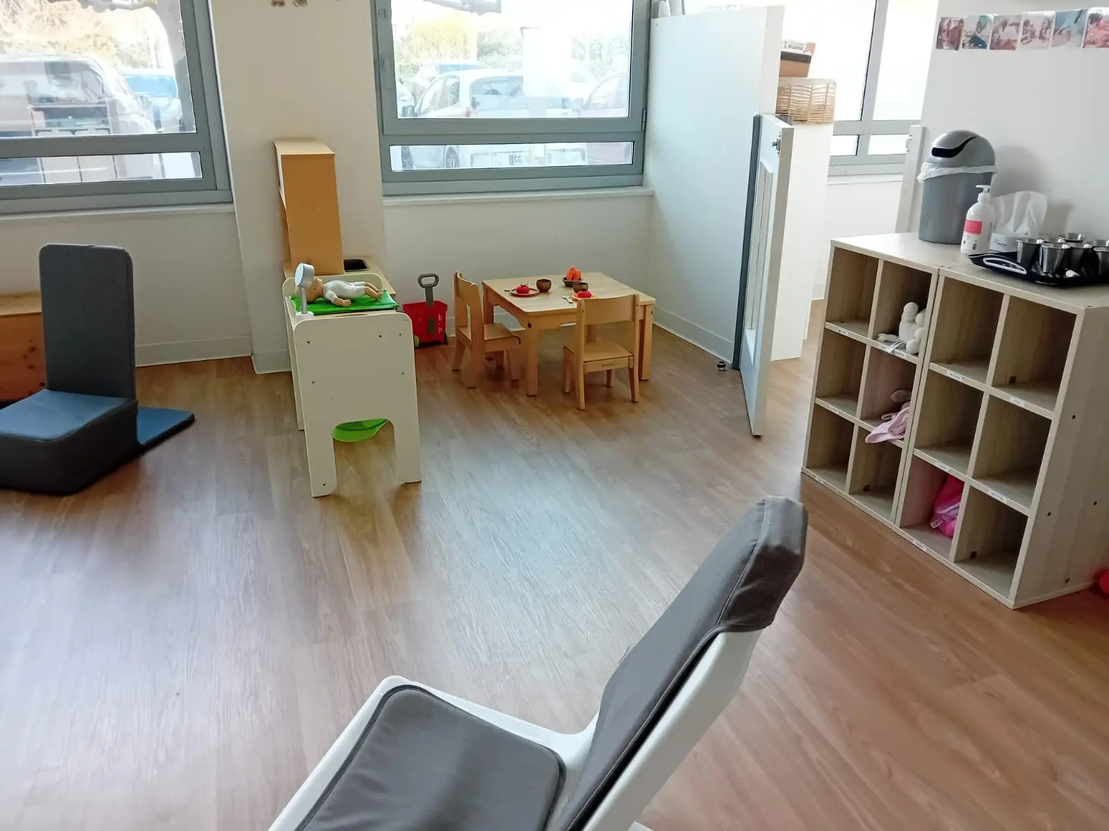 Espace de rangement et casiers de la micro-crèche Baby Montessori à Agroparc, Avignon