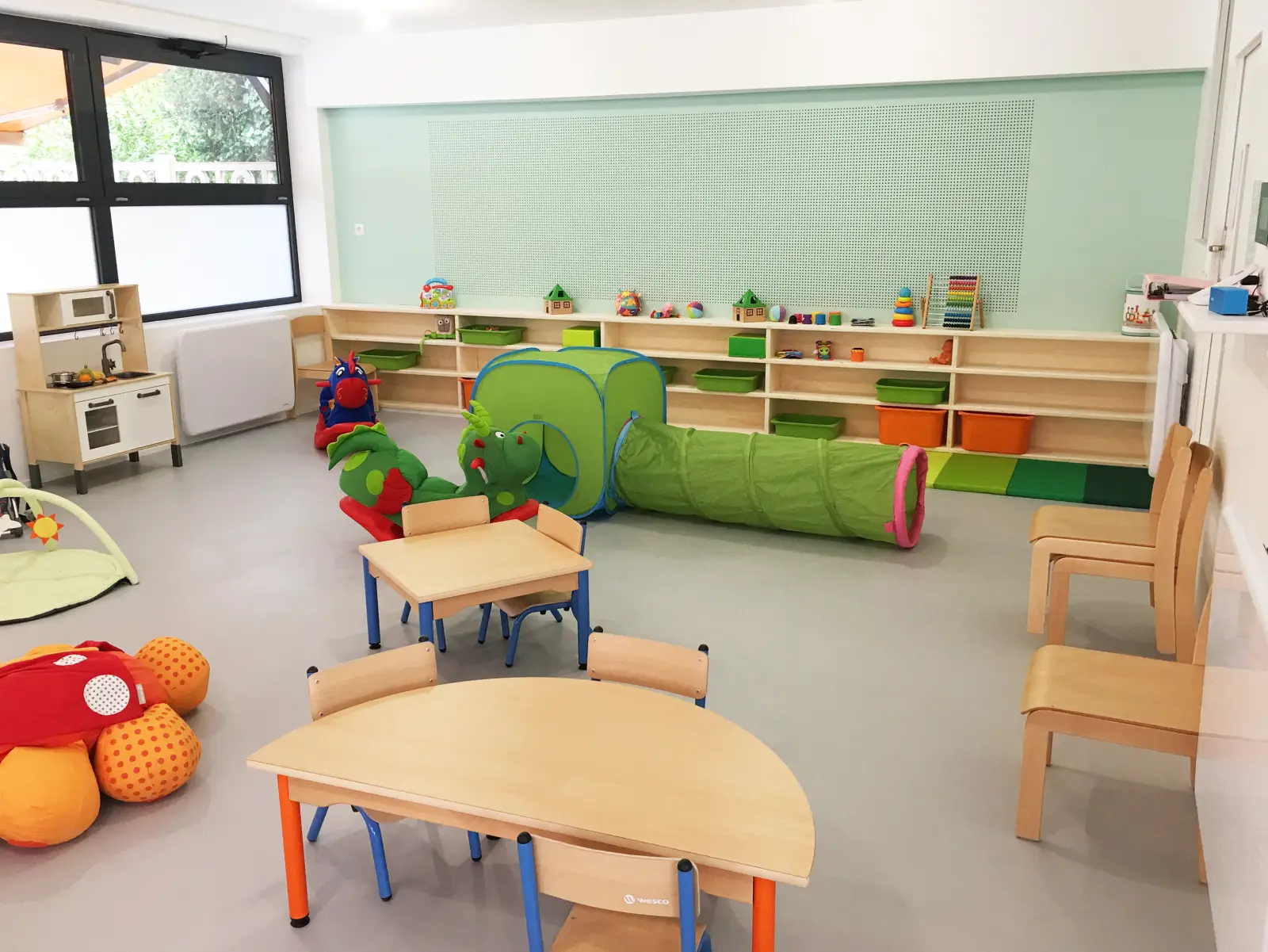 Salle de jeux de la micro-crèche Les MicroStars de Livry, à Livry-Gargan