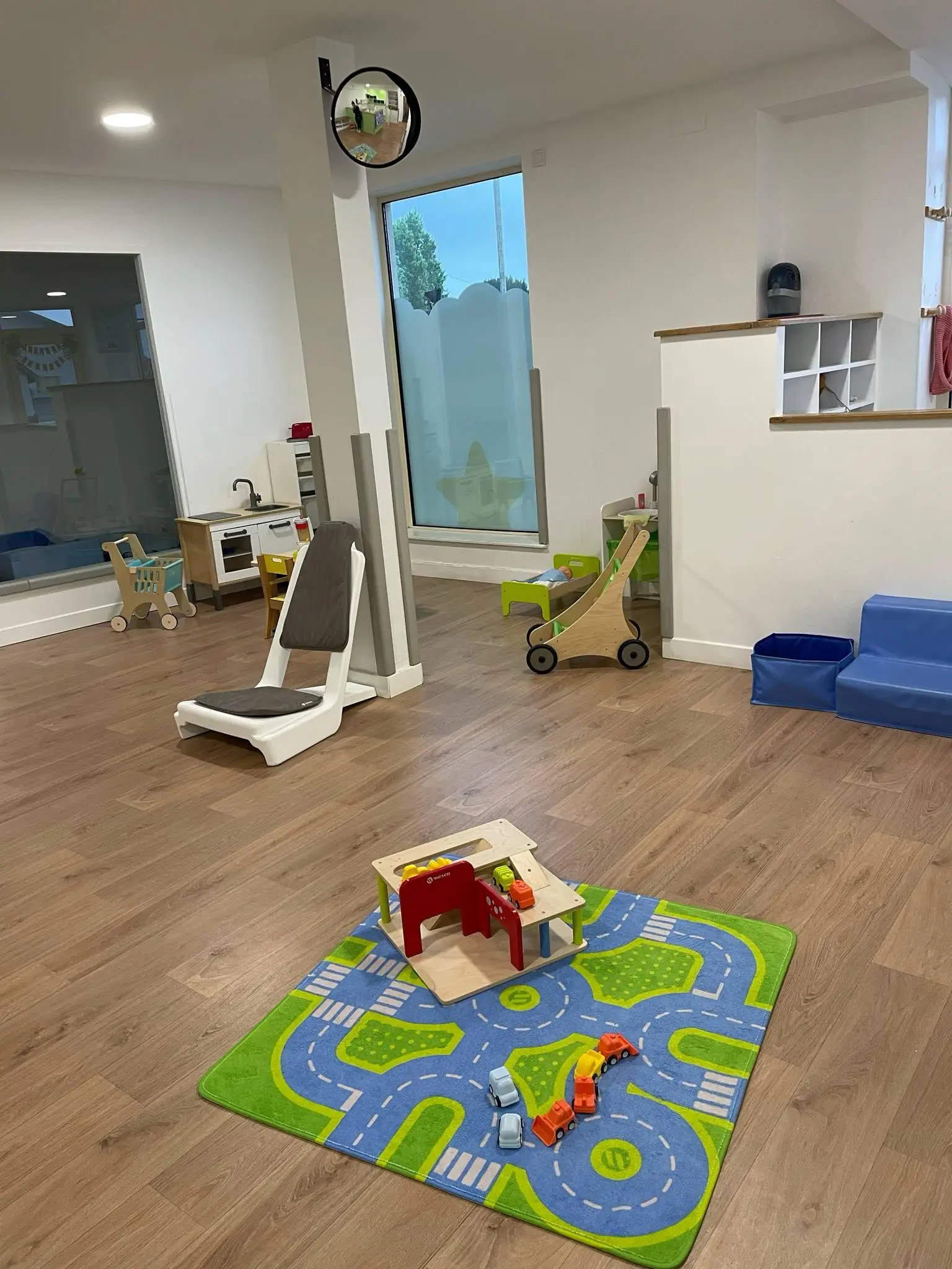 Salle de motricité de la micro-crèche Les MicroStars Papillons à Longnes
