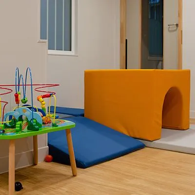 Une micro-crèche <strong>à taille humaine</strong>, au cœur du quartier des Arts-et-Métiers