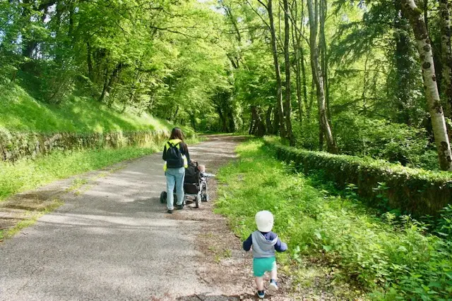 Sortie nature avec les enfants de la micro-crèche de Beaumont