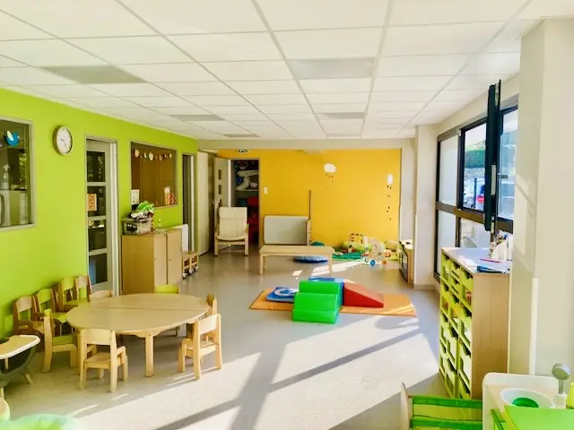 Salle de jeux et de motricité à la micro-crèche de Viry