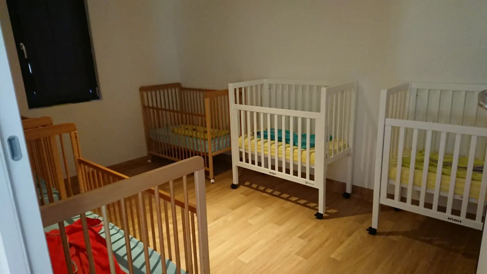 Dortoir de la micro-crèche Les p'tits Babadins de Saint-Agathon